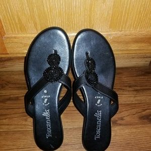 Dress sandal never worn